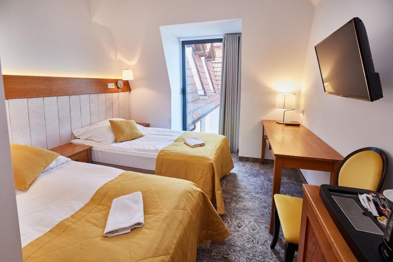 Debowy Dwor Hotel Ruda Rozaniecka Bilik gambar