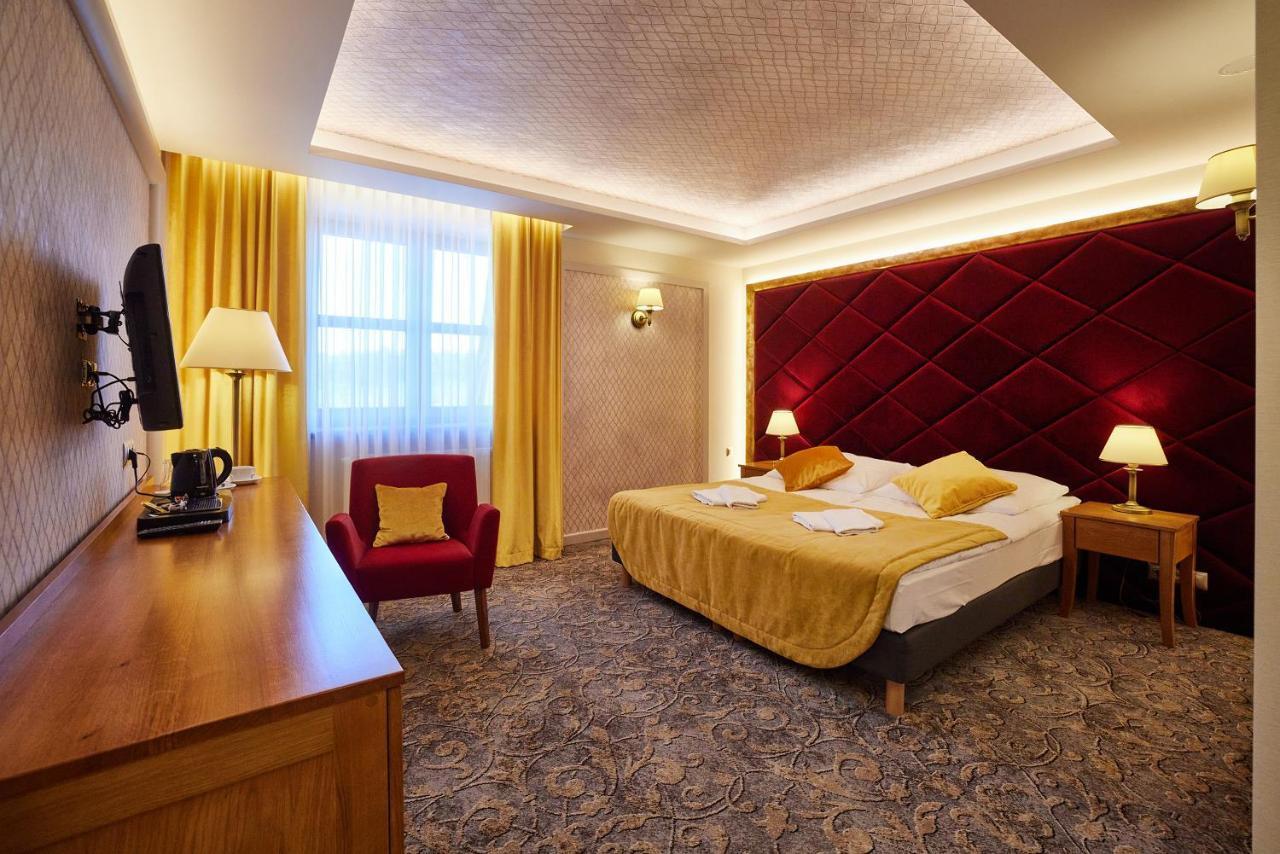 Debowy Dwor Hotel Ruda Rozaniecka Luaran gambar