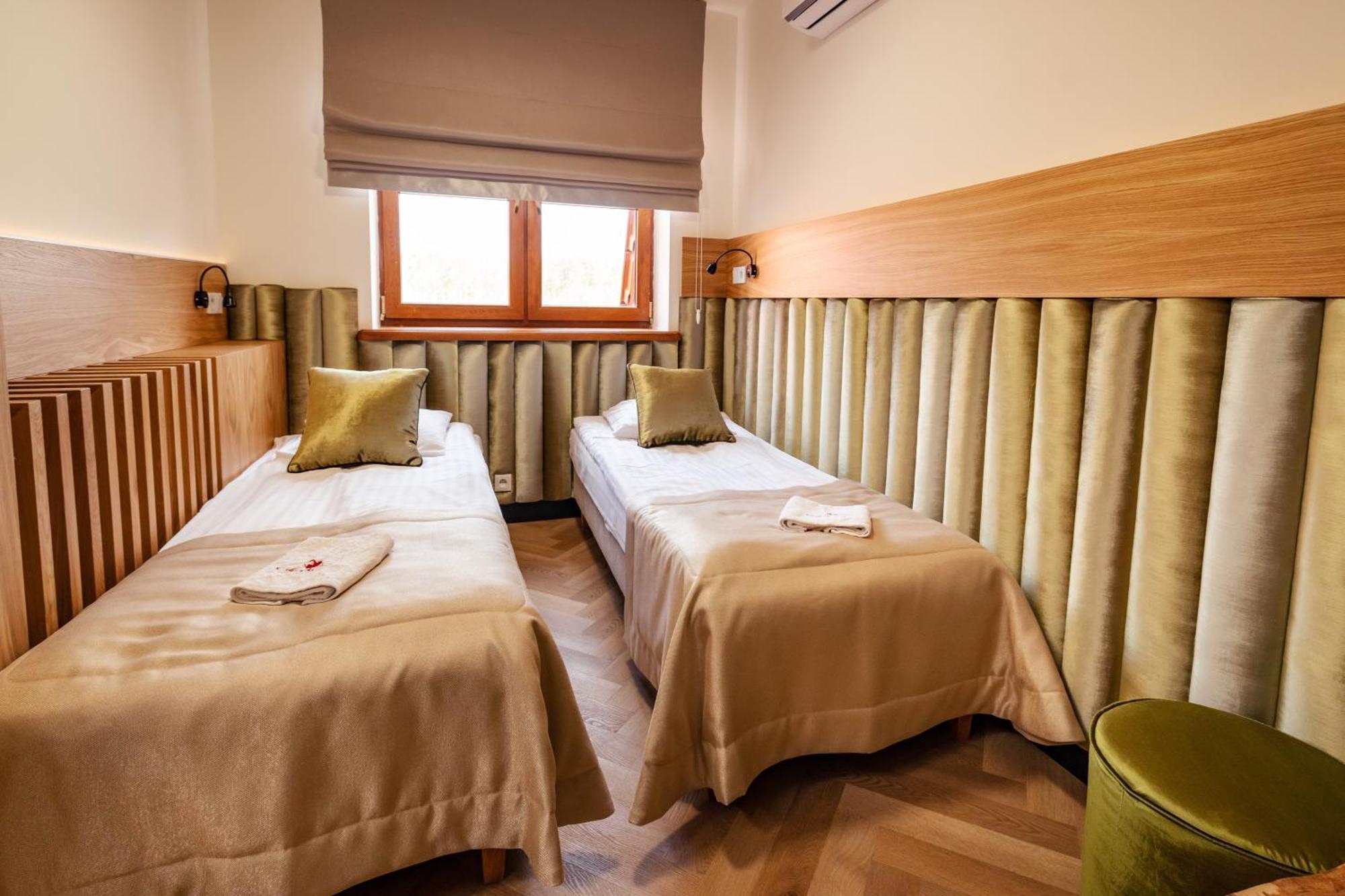 Debowy Dwor Hotel Ruda Rozaniecka Luaran gambar