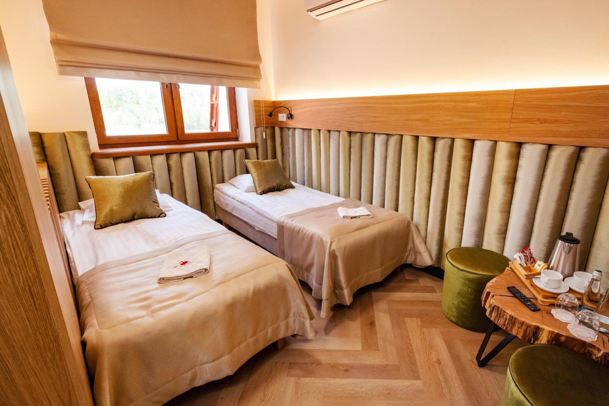 Debowy Dwor Hotel Ruda Rozaniecka Luaran gambar